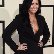 Деми Ловато на Grammy Awards 2016 (8 фото)